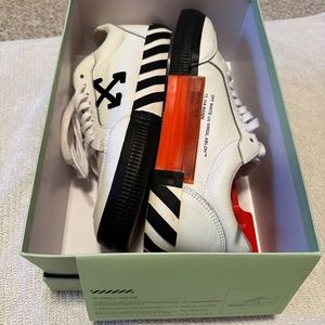 Off-White c/o Virgil Abloh: Low Vulcanized Sneakers (WUS: 11 EU: 44 UK: 10